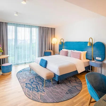 Capri By Fraser Lipsia